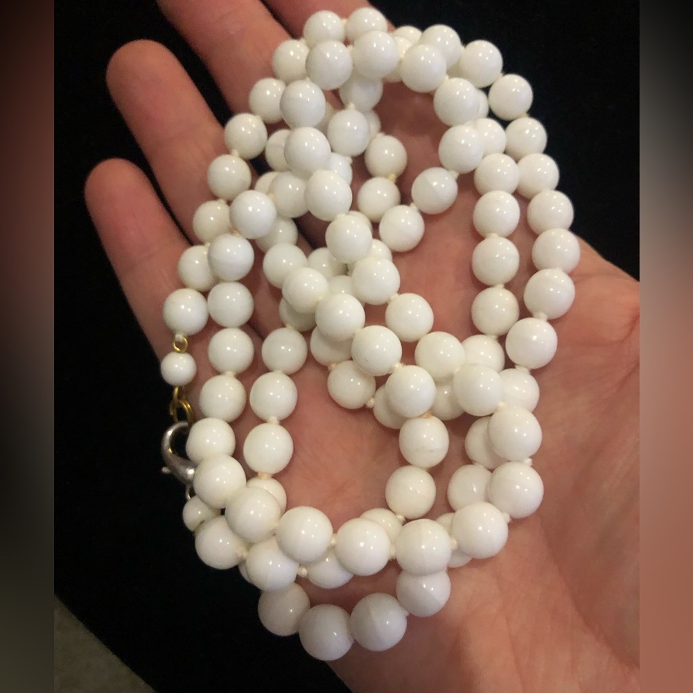 Rare Milk Glass Beads Classic Vintage jewellery knotted Necklace strand - Picture 10 of 14